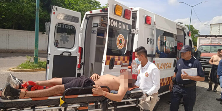 Por poco quedan aplastados