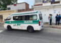 Colectivo y camioneta chocan en el centro