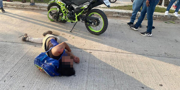 Se accidentan presuntos ratas en moto robada