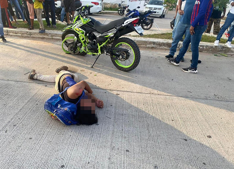 Se accidentan presuntos ratas en moto robada