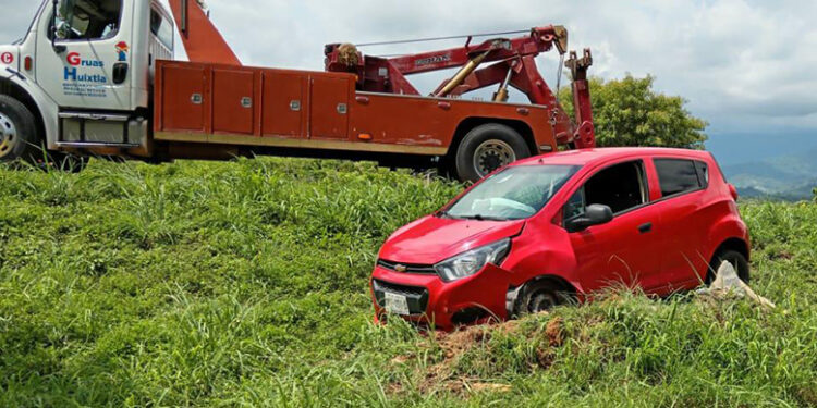 Lo dejaron comiendo pasto