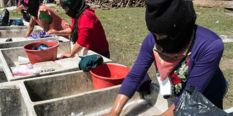 Cargados de agua y muertos de sed