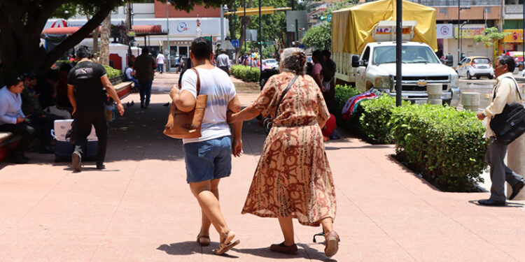 Las personas mayores son asesoradas para emprender