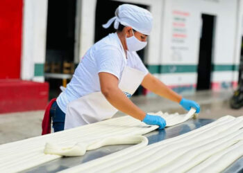 Elaboran quesillo más grande del mundo