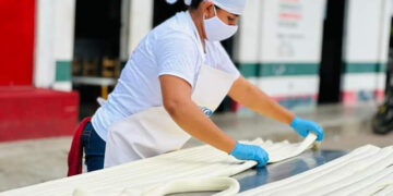 Elaboran quesillo más grande del mundo