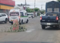 Advierten con ramas y fantasma por bache