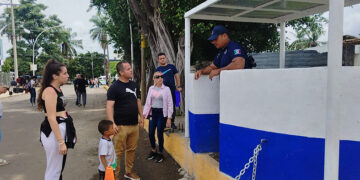 Olvidan a niño hondureño