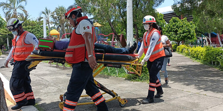 Lo descalabró un columpio