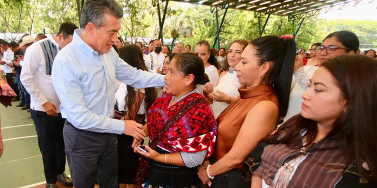 Impulsa políticas públicas equitativas e incluyentes