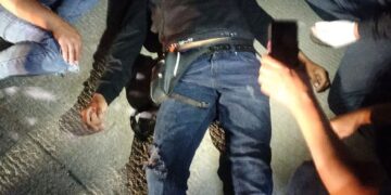 Se lo llevaron de corbata