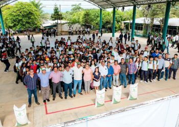 Beneficia con fertilizantes al CBTA 42