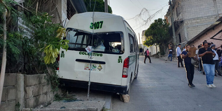 Colectivazo deja cinco lesionados