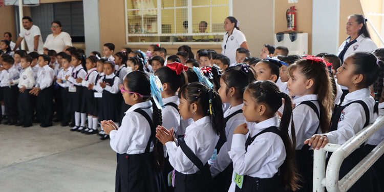 Un millón 843 mil regresaron a clases