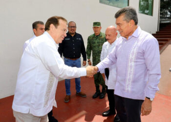 Reconoce a personal de salud