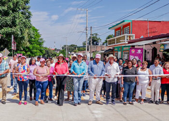 Entrega calles en colonia Pintoresco