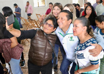 Llama a hacer política en unidad y con el pueblo