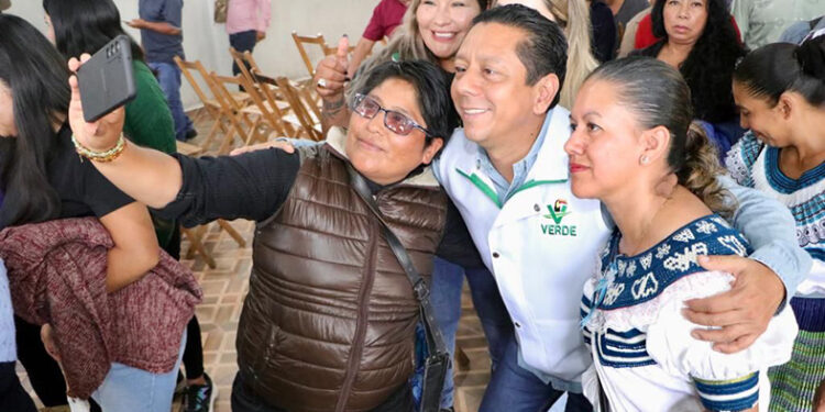 Llama a hacer política en unidad y con el pueblo