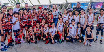 Invita a participar en talleres culturales