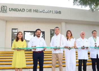Atestiguó entrega de las instalaciones de la unidad de hemodiálisis