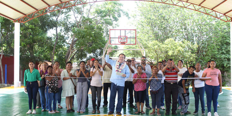 Inauguró domo y cancha en Solidaridad