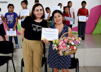 Clausuró y entregó diplomas de cursos