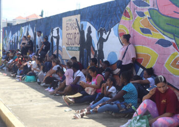 Saturan oficinas del INM