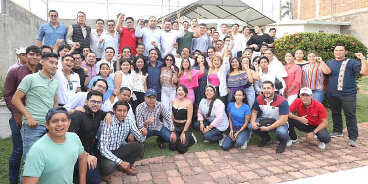 Exhorta a jóvenes a ser parte de la transformación