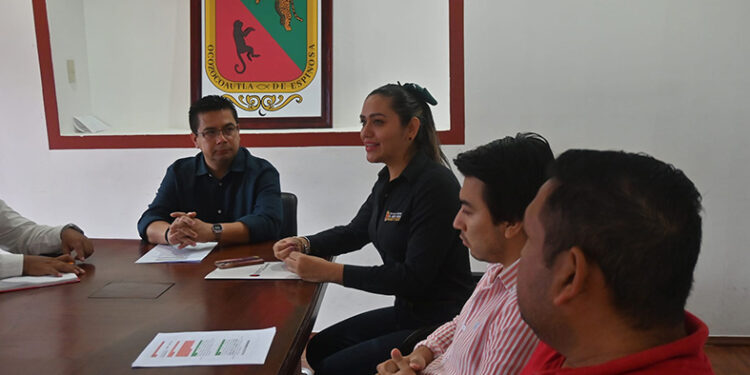 Firman convenio con INJUVE