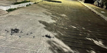 Tiran poncha llantas en la capital