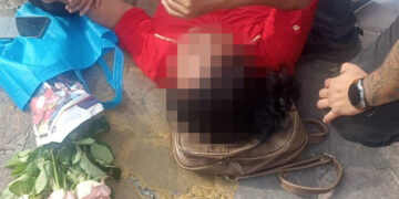 Lanza por los aires a mujer