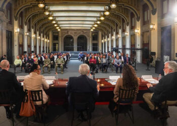 Sostienen reunión con gabinete presidencial