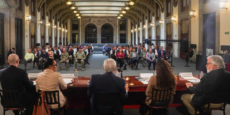 Sostienen reunión con gabinete presidencial