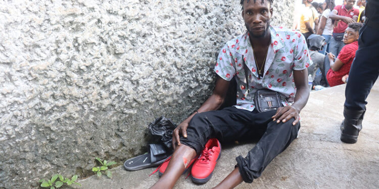 Haitianos irrumpen en la COMAR