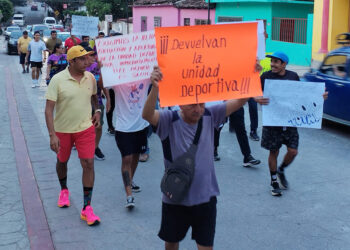 Protestan por incumplimiento de obra