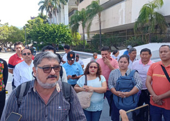 Maestros exigen reconocimiento de horas
