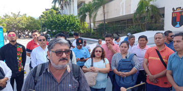 Maestros exigen reconocimiento de horas