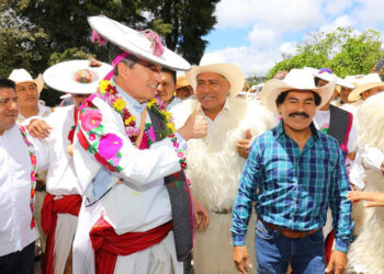 Inauguró pavimentación de calles
