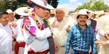 Inauguró pavimentación de calles