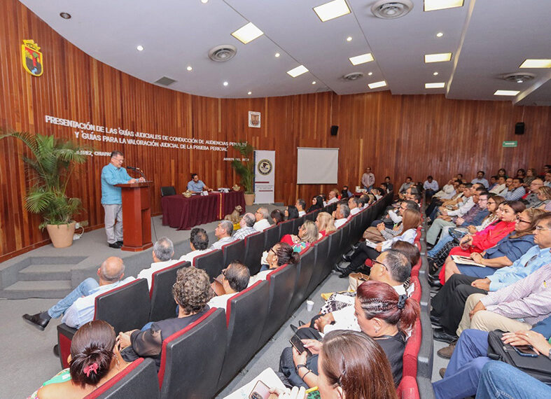 Presentó las guías de conducción y valoración judicial en materia penal