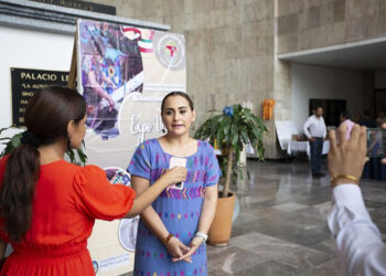 Inauguró expoventa artesanal