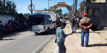 Bloqueadores de Oxchuc balean tráiler
