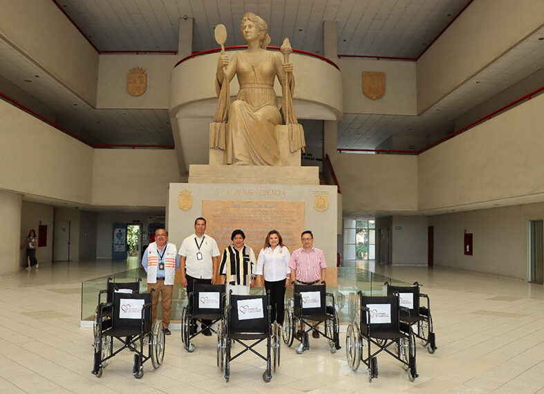 Dona silla de ruedas