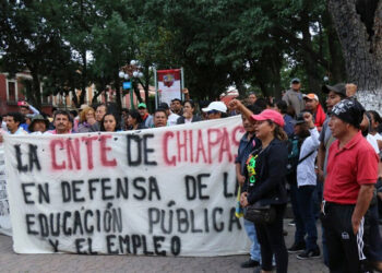 Docentes no cobran desde hace tres meses