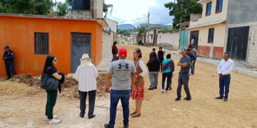 Disputan tubería de agua
