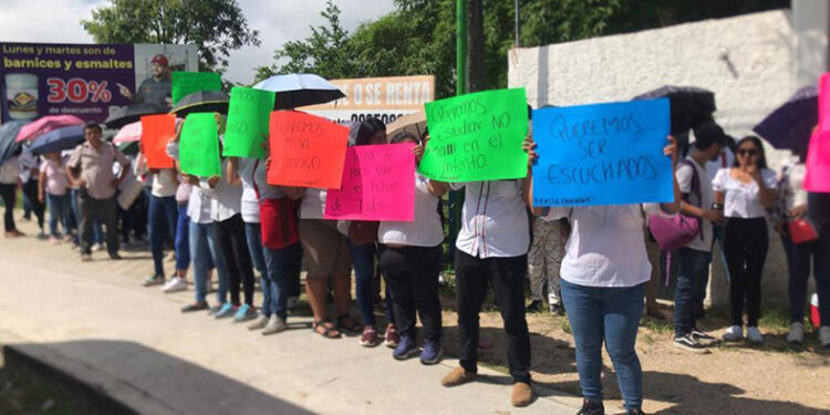 Estudiantes se manifestaron en “La Chingada”