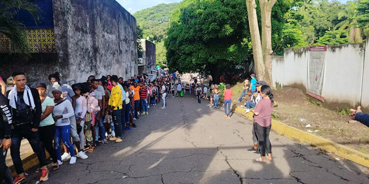 Marchan para impedir paso del tren