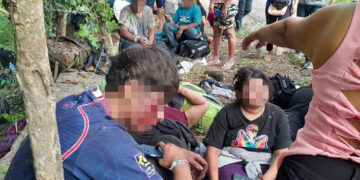 Vuelca camión con migrantes