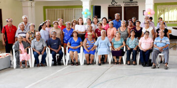 Festeja a los abuelitos de Casa de Día