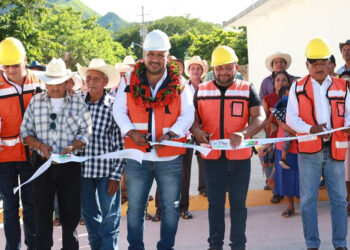 Inauguró calles en ranchearía Santiago
