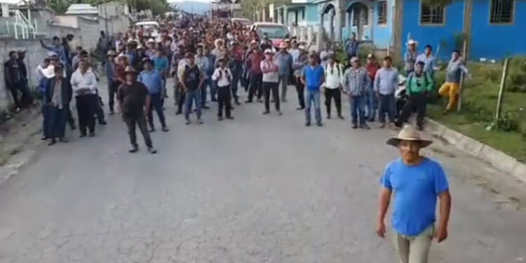 Exigen paso libre o habrá violencia